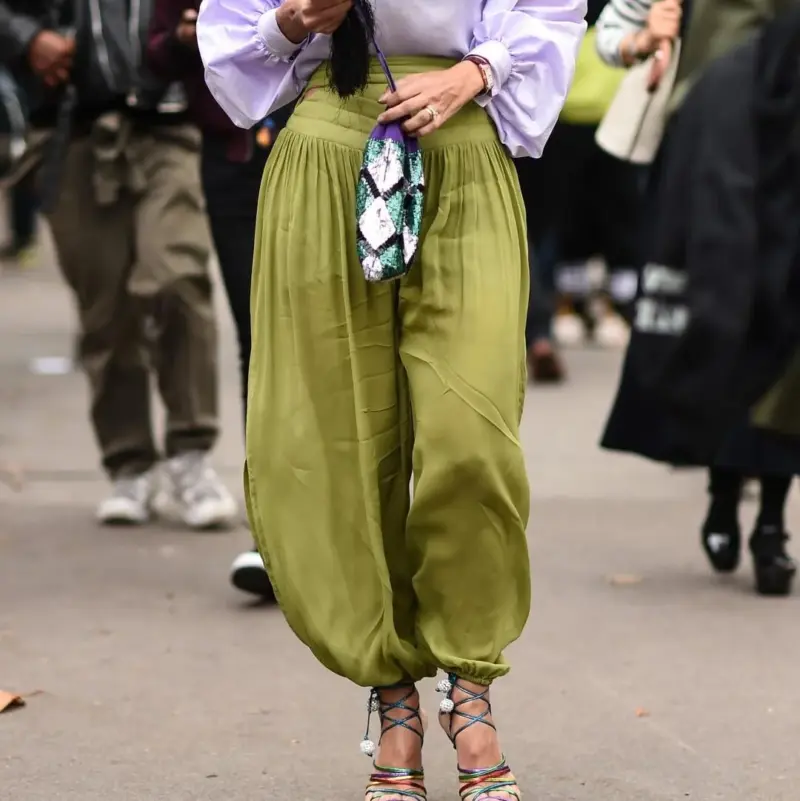 Pantalón bombacho Stradivarius primavera moda