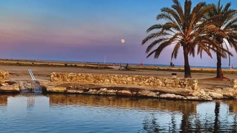Pueblo costero de Tarragona con vistas al mar