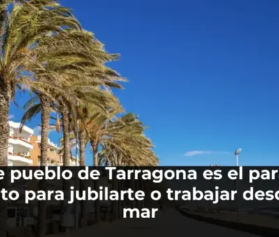 Pueblo costero de Tarragona con vistas al mar