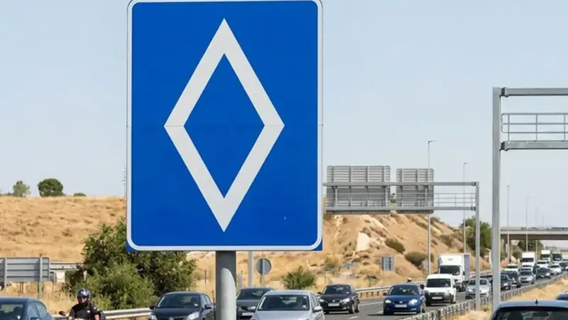 rombo blanco de advertencia de tráfico