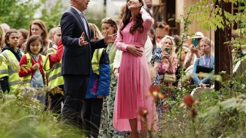 Kate Middleton sonriendo en evento real
