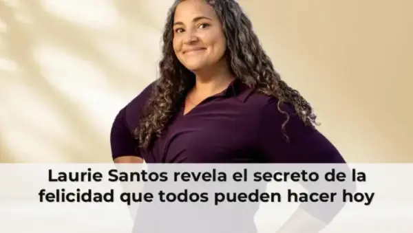 Laurie Santos sonriendo, hablando sobre felicidad