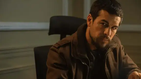Mario Casas y Luis Zahera en Zeta thriller